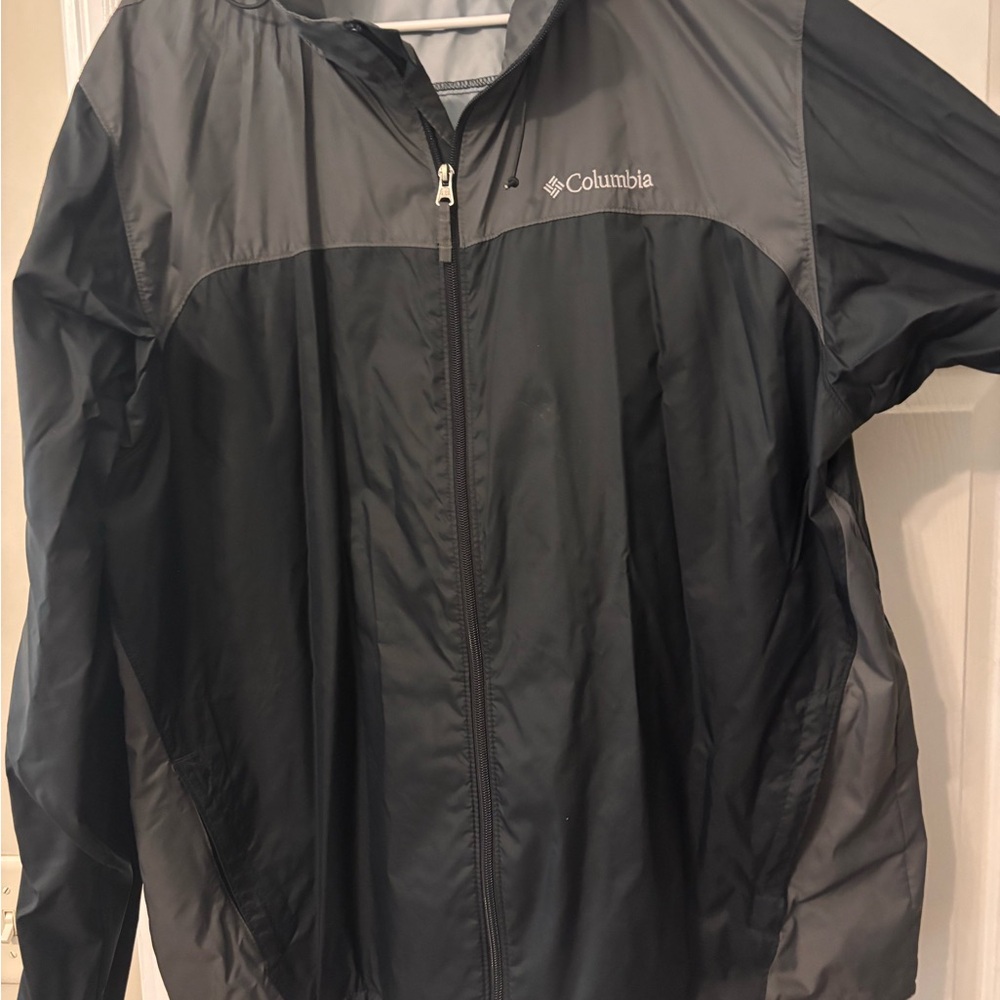 Columbia Black and Light Gray Hooded Windbreaker Rain Jacket
